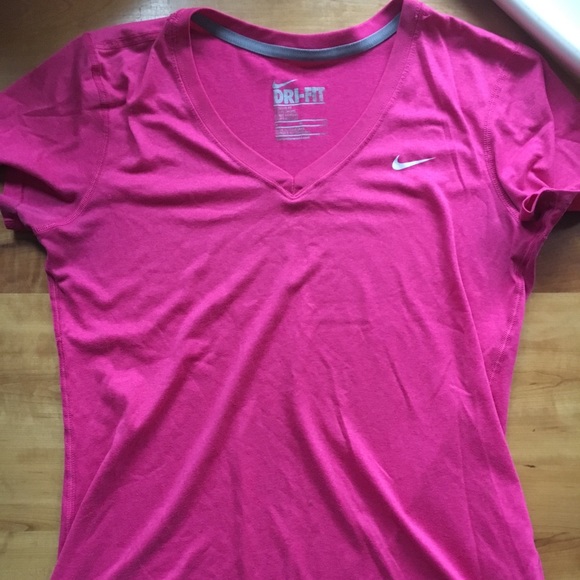women's dri fit v neck shirts